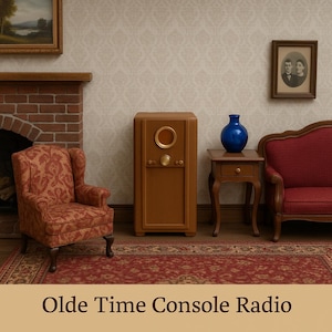 Puede incluir: Una radio consola vintage marrón con un altavoz circular y perillas de latón. La imagen también presenta un sillón rojo estampado, una pequeña mesa auxiliar con un jarrón azul y un retrato enmarcado. El texto en la parte inferior dice "Olde Time Console Radio."