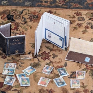 Collezione di collezioni in scala 1:24 - Carte da baseball, francobolli, monete