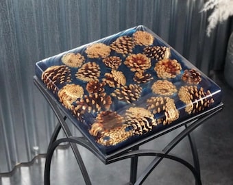 PINECONE EMERALD エポキシ樹脂製テーブル（松ぼっくり付き）｜サイドテーブル｜エンドテーブル｜アクセントテーブル
