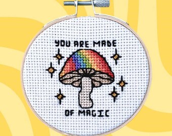 Vous êtes fait de magie | Broderie/point de croix champignon arc-en-ciel