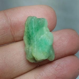 Emerald Rough, Natural Colombian Emerald Rough, Raw Emerald, Rare, Top Quality Rough, Emerald Rough Size 21x14mm, Emerald May Birthstone.