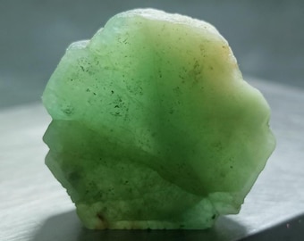 天然エメラルド原石50個：穴あけ加工なしの宝石結晶（6～8mm） - Etsy 日本