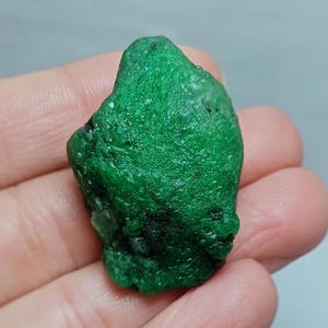 Rare Emerald Rough, Gemstone Raw, Zambian Emerald Specimen, Big Natural Emerald, Pendant Size Emerald Rough, Emerald Rough For Jewellery.