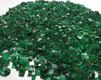 500 Pcs Emerald Rough, Top Quality Zambian Emerald Rough Loose Gemstone Raw Emerald 2mm to 3mm Natural Emerald, Emerald Rough, Emerald Raw.