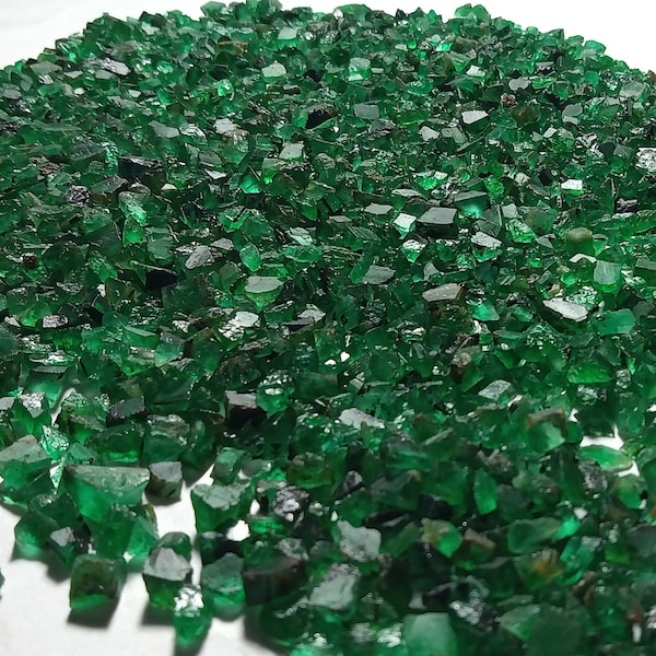 500 Pcs Emerald Rough, Top Quality Zambian Emerald Rough Loose Gemstone Raw Emerald 2mm to 3mm Natural Emerald, Emerald Rough, Emerald Raw.