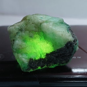 Big Emerald Rough Stone / Natural Zambian Emerald Rough Stone, Raw Emerald, Rare, Top Quality Rough, Antique Emerald, Raw For Pendant.