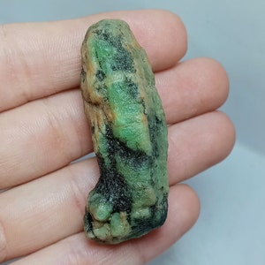Big Emerald Rough Stone / Natural Zambian Emerald Rough Stone, Raw Emerald, Rare, Top Quality Rough, Antique Emerald, Raw For Pendant.