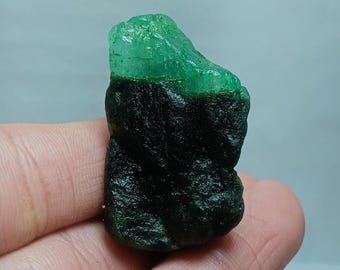 天然コロンビア産エメラルド原石：希少な標本、大型エメラルド（80.00