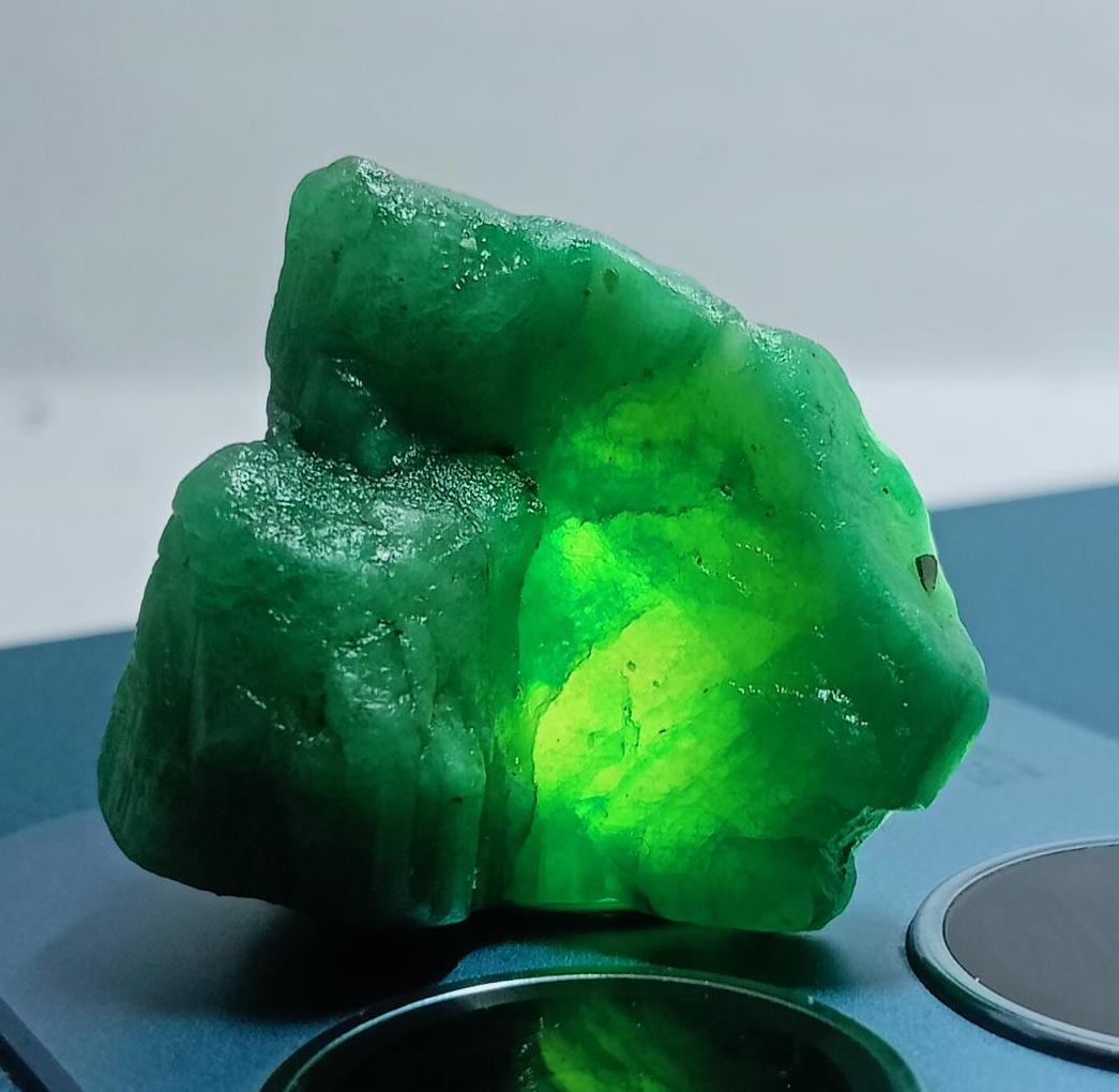 Pierre Brute émeraude Zambienne Naturelle - Non Traitée, Opaque, Qualité Bien, Pour Collection