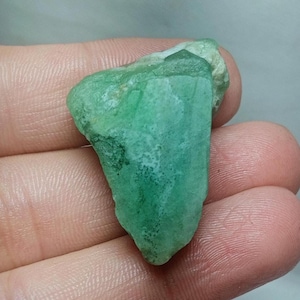 Big Emerald Rough Stone, Natural Zambian Emerald Rough, Raw Emerald, Rare, Top Quality Rough,Emerald May Birthstone, Rough Size 31x18mm.