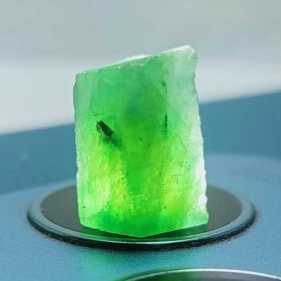現地購入 希少 コロンビア産 エメラルド原石 約2.2cm柱状結晶 120g 天然コロンビア産エメラルド原石：ジュエリー用原石（22 x 11 mm