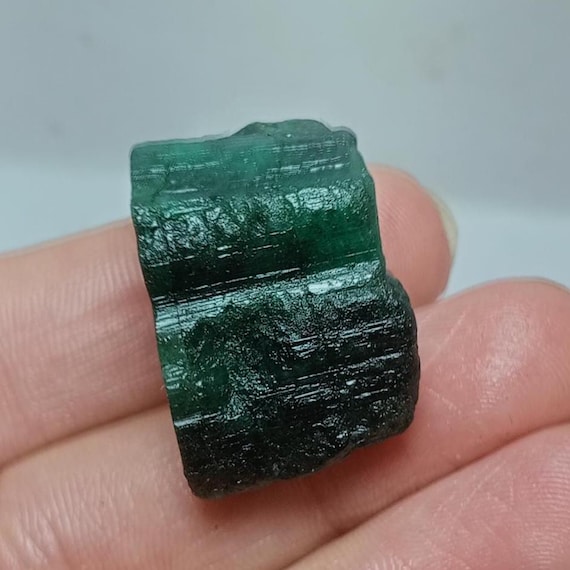 no.0173 ハックマナイトと原石エメラルド　一点物 ザンビア産ビッグエメラルド原石：69カラット天然宝石 - Etsy 日本