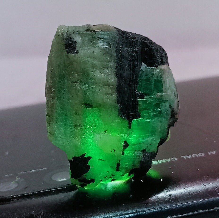 Echter Grüner Smaragd 20 Karat - Natürlicher Rohstein Zertifiziert Von REAL-GEMS