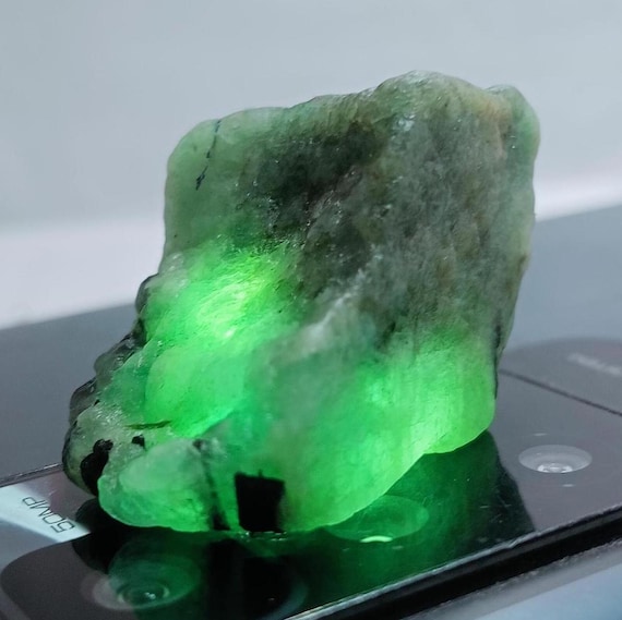 ザンビア産エメラルド原石：天然グリーン宝石 - Etsy 日本