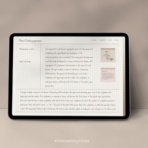 Puede incluir: Una página de cuaderno digital con un patrón de cuadrícula y notas escritas a mano sobre la embriogénesis de las plantas. La página incluye un diagrama de una célula que se divide y una nota adhesiva con información adicional. El texto en la página dice: "Embriogénesis de las plantas", "Eventos de morfogénesis", "Etapa de ocho células", "La división celular asimétrica segrega los núcleos en la célula apical, estableciendo el eje apical-basal y dotándolo del eje antero-posterior en los animales. Este desarrollo temprano de las plantas, al igual que el desarrollo temprano en muchas especies animales, comienza con la segregación de determinantes citoplasmáticos en la primera célula de división. A través de múltiples rondas de división celular seguidas de diferenciación, la célula apical finalmente da lugar a los cotiledones, el hipocótilo y la radícula. Los cotiledones o hojas embrionarias se convertirán en las primeras hojas de las plantas al germinar."