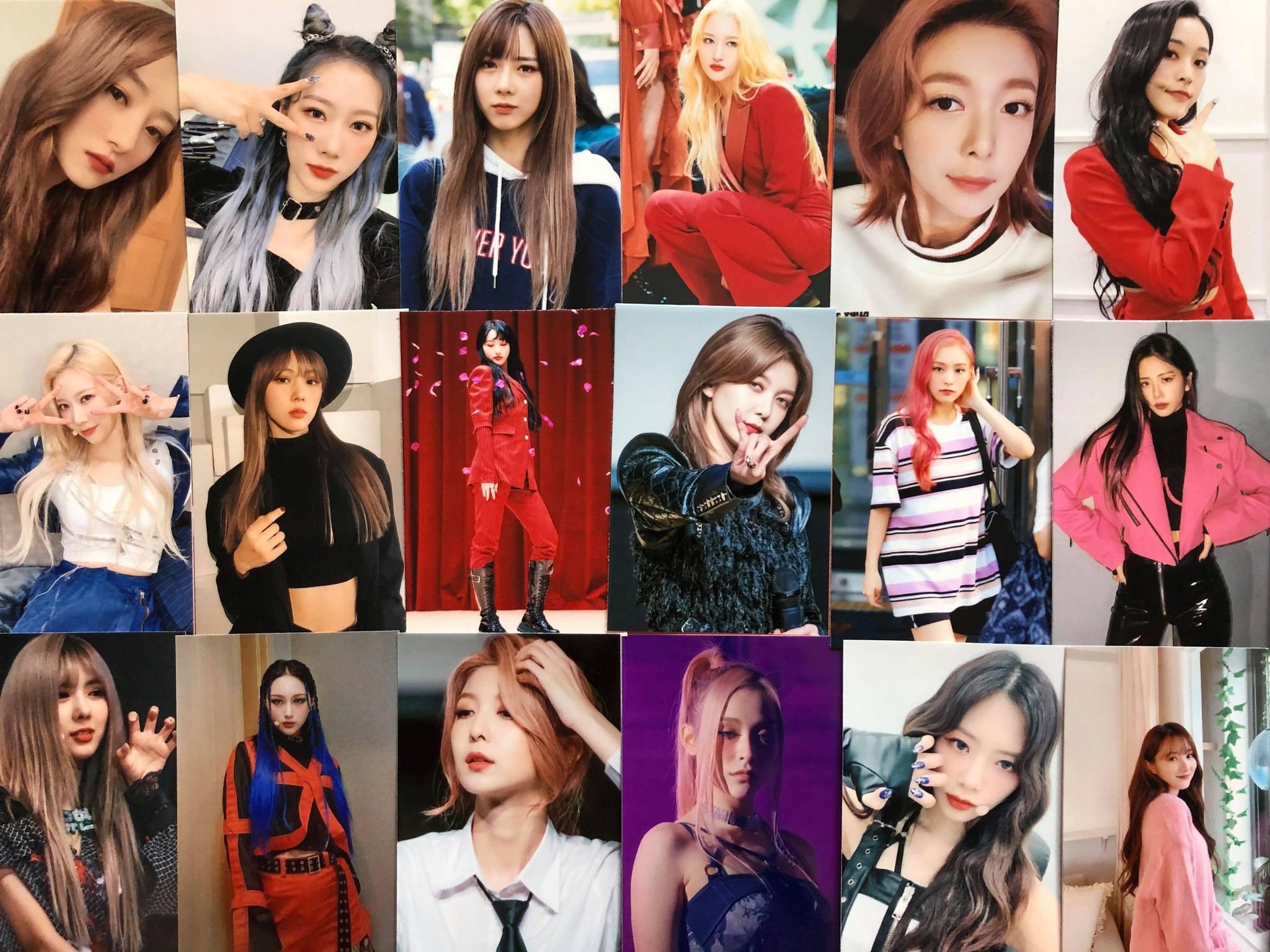 Dreamcatcher x Anime Matsuri Photocards + Ultra VIP Lanyard + Cap -  Livestream Screenshots (220717 AM Livestream) : r/dreamcatcher