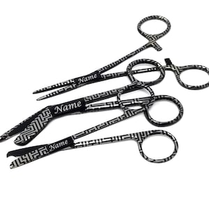 3 Stück Custom EMS Week Geschenk Set Schwarz Fluorid Beschichtet Edelstahl Gefäßklemme Pinzette 14cm Naht Stich 4,5&quot;Verband Schere 5,5&quot;Gravur