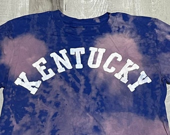 COLLEGE TAILGATE - university of Kentucky (uk) blue & purple reverse dyed trendy tee with white lettering - size LARGE