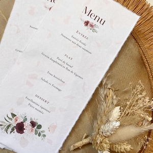 Modello di menu personalizzabile a tema rosa, carta riciclata fatta a mano