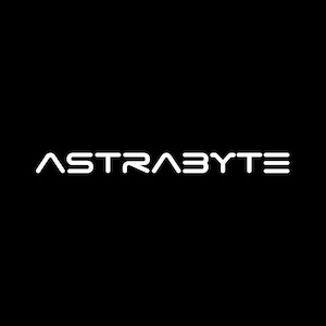 以下が含まれることがあります： 黒い背景に、白くスタイリッシュなサンセリフ体で「ASTRABYTE」という文字が書かれています。文字は均一な色で角が丸みを帯びており、最後のEの文字は3本の水平な線で構成されています。