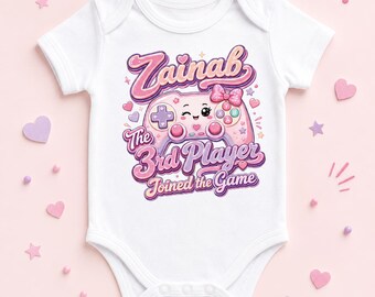 Body personalizado para bebé gamer, El tercer jugador se ha unido al juego, Chaleco para bebé nuevo jugador, Regalo para recién nacido gamer con nombre personalizado, Regalo para recién nacido gamer