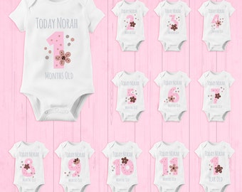 Ensemble de bodys personnalisés pour bébé, jalon mensuel, body bébé personnalisé à fleurs roses, gilet pour bébé avec nom personnalisé