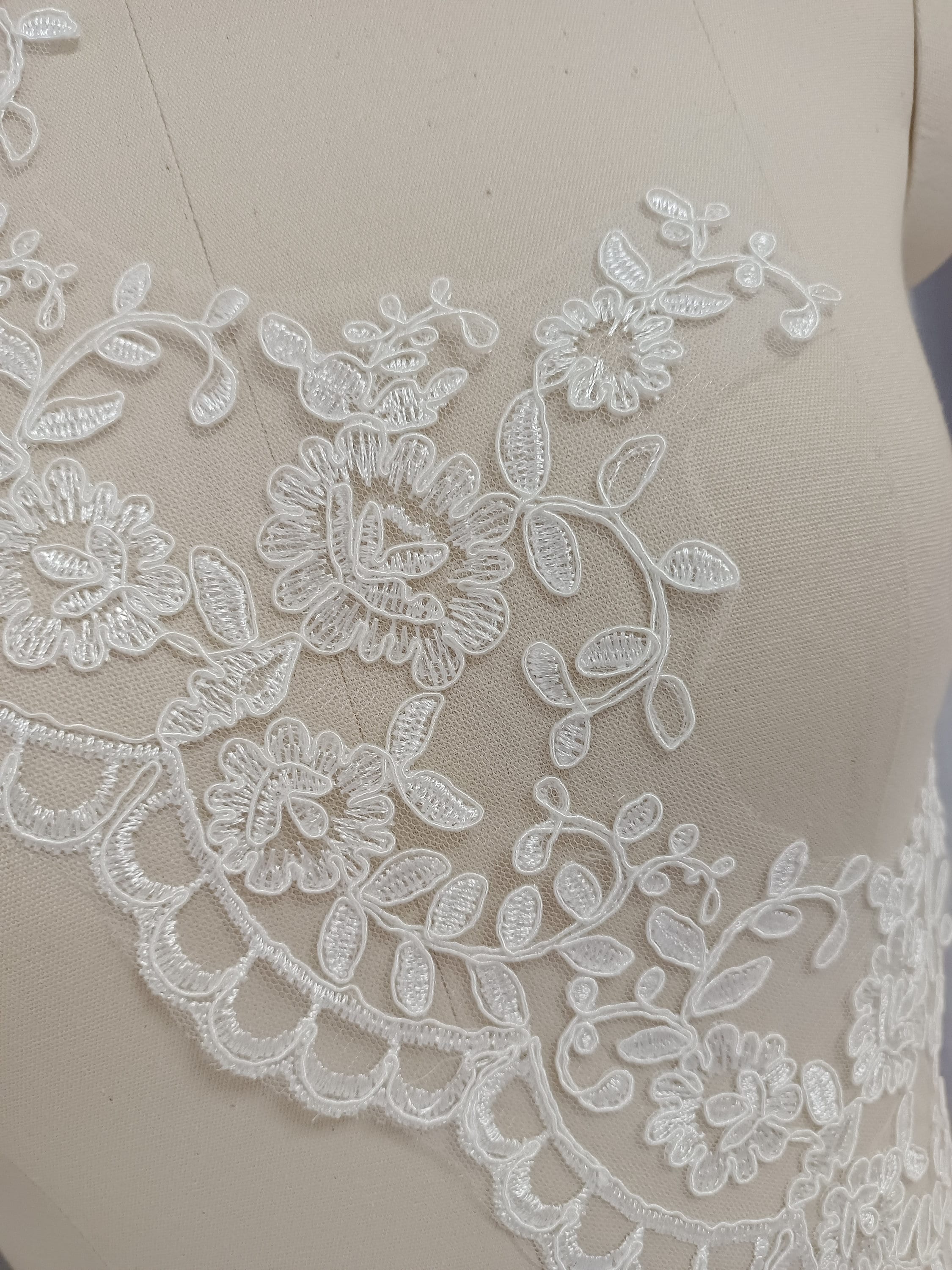 Tela De Encaje Bordado Floral Con Lentejuelas Para Vtido De Novia - OneYard