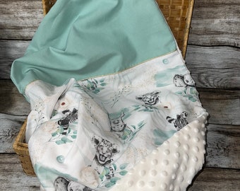 Couverture bébé mixte personnalisée aux motifs de la Savane idéal en cadeau de naissance cousue main