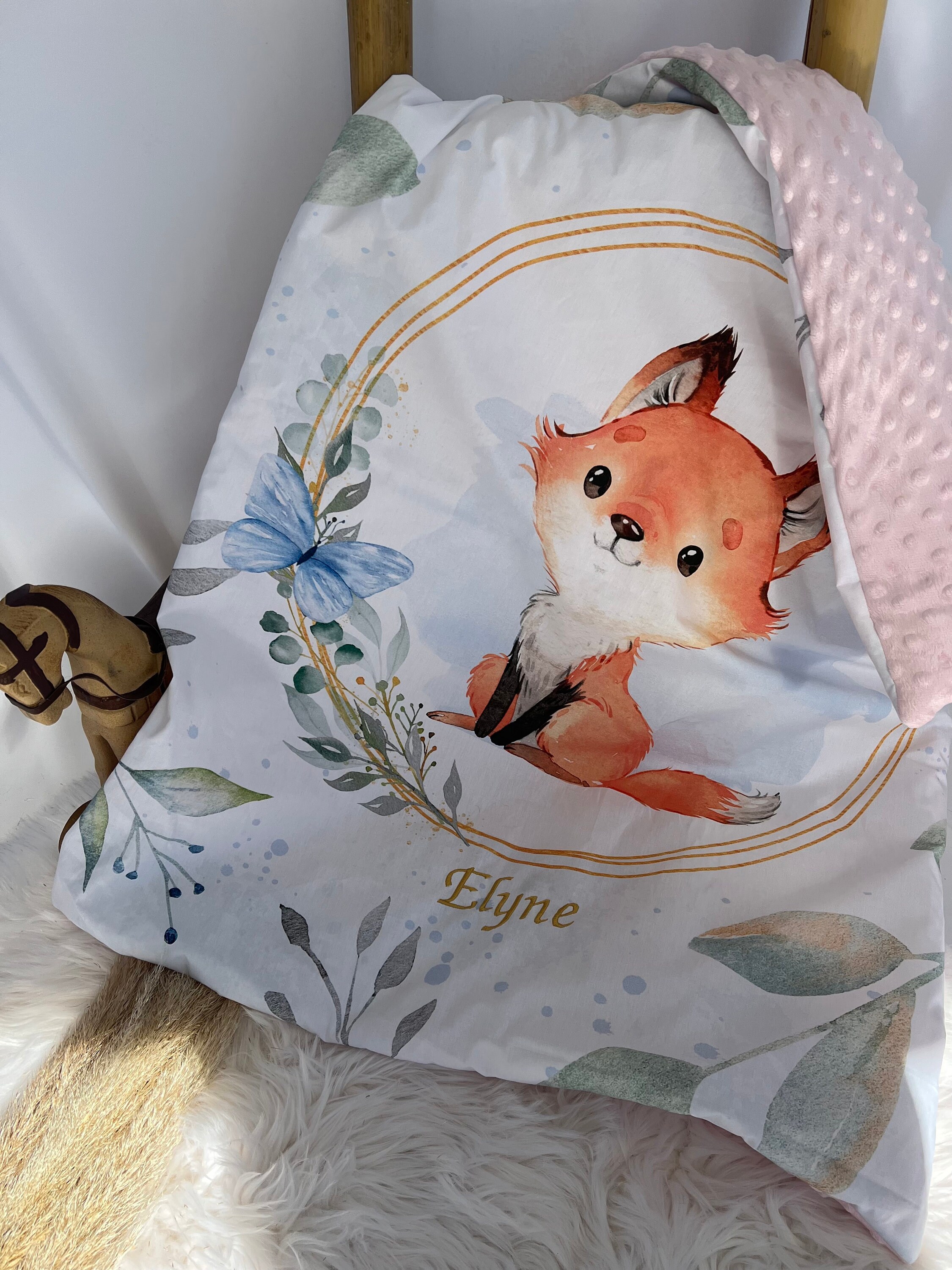 Couverture personnalisée pour bébé, avec motif d’animal, nom, date de naissance et couleur du motif - Renard assis