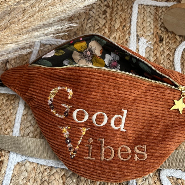 Sac Banane en velours côtelé marron brodé "Goode vibes" pour être tendance cadeau idéal pour femme