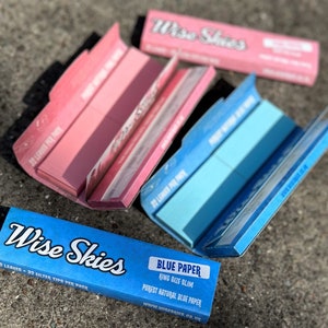 Wise Skies Cartine rosa e blu Connoisseur Confezione da 4 cartine King Size Slim rosa