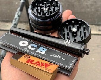 Black Rolling Paper Set: Metal Holder & Crusher