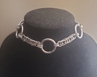 VIXEN choker
