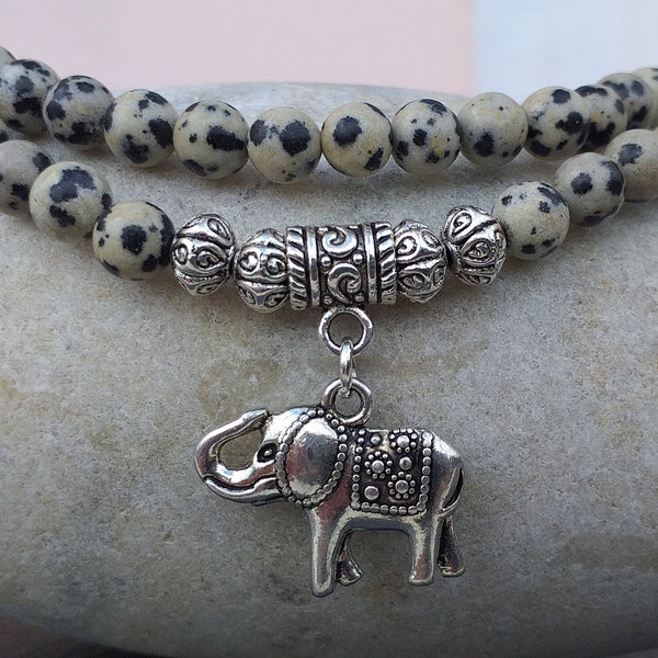 Collier en perles Jaspe Dalmatien et pendentif éléphant