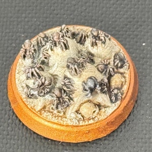 Enjambre de arañas / Enjambre de arañas / Resina / Pintado o sin pintar / 32 mm y 75 mm