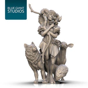 Peut inclure: Figurine grise détaillée d'une figure mythique avec des cornes, des ailes et une robe fluide, tenant un petit animal. Un loup et un cerf se tiennent aux pieds de la figure. Le texte "BLUE GIANT STUDIOS" est dans le coin supérieur gauche.