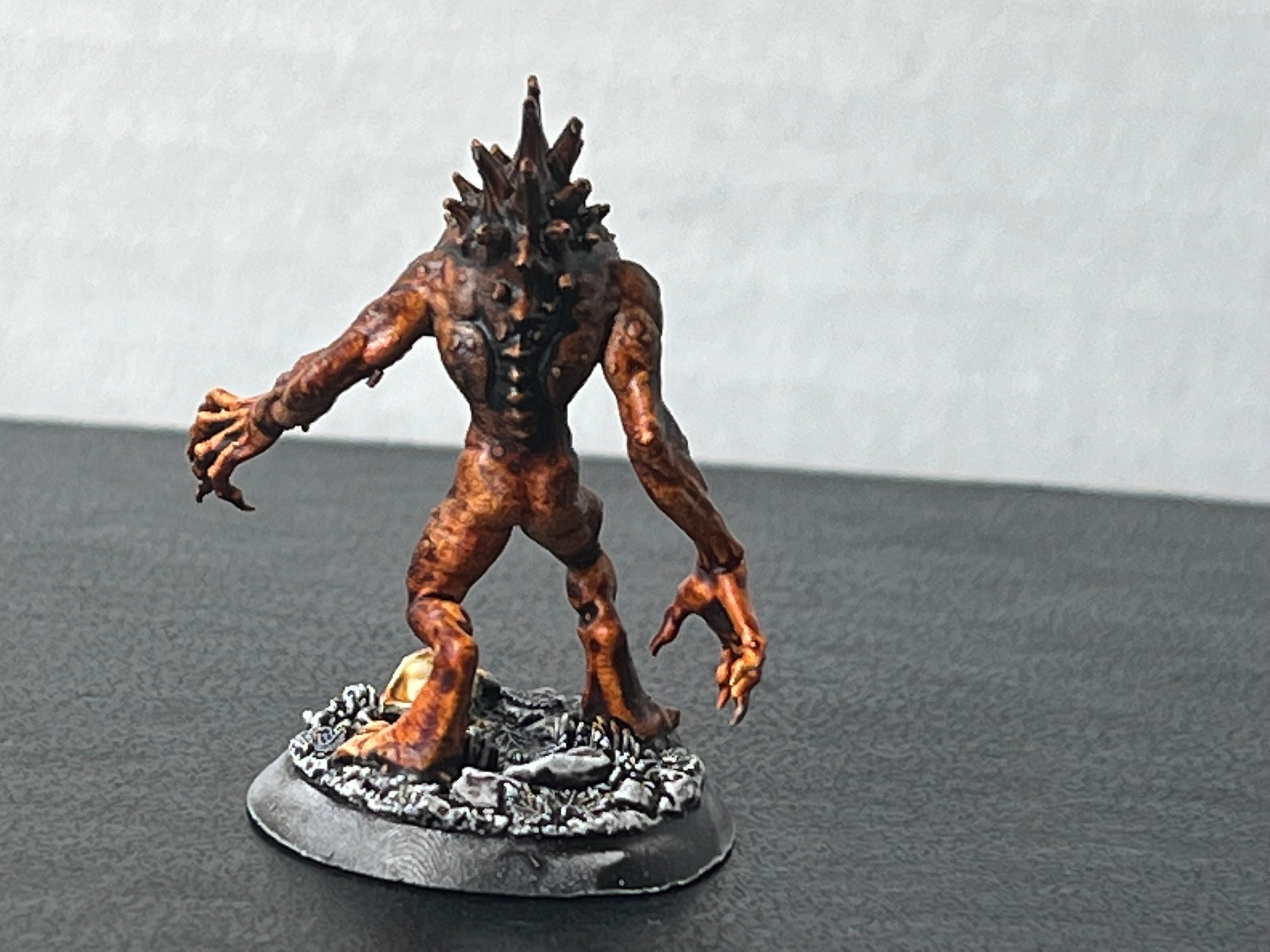 Nothic Sneaking de Epic Miniatures | The Twin Mountains | Infanterie