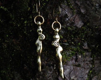 "Venus" earrings in solid brass.