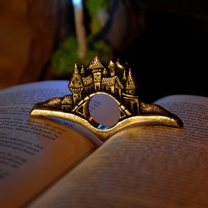 &quot;Village de l&#39;Entre-page&quot; reading ring in brass or bronze