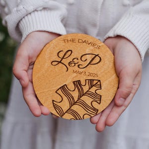 Tropical Wedding Guest Favor – Personalized Wooden Coaster with Palm Leaf Design – Island or Beach Ceremony Gift for Guests Bali Ceremony