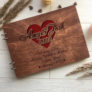 Nuestra historia hasta ahora Álbum de recortes personalizado, Libro de recuerdos para parejas, Regalos para ella, Álbum de fotos de madera con corazón, Idea de feliz cumpleaños, Aniversario