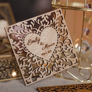 Set van 30 gepersonaliseerde houten trouwbedankjes – lasergesneden hart als gastcadeau – elegante aandenken voor vrijgezellenfeest of rustieke receptie