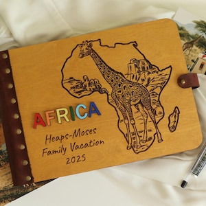 Album photo safari en famille en Afrique, carnet de souvenirs de voyage personnalisé avec girafe et montagne de la table | Titre 3D « AFRIQUE » | Cadeau de vacances personnalisé