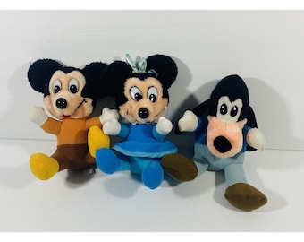 Hardees Disney Mickeys Julklapp Plysch Musse Mimmi Pigg Långben Cratchit