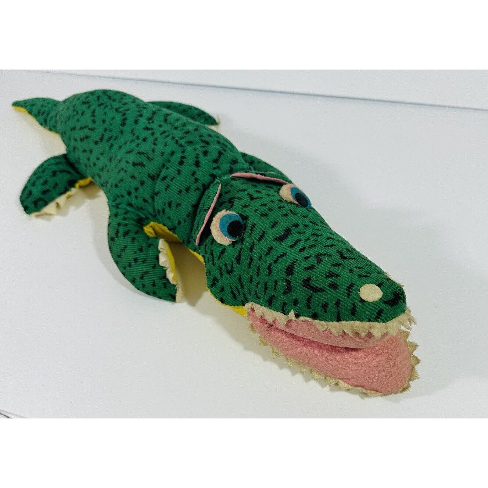 Peluche coccodrillo occhi verdi alligatore di plastica 67 cm - SOS doudou Peluche coccodrillo occhi verdi alligatore di plastica 67 cm - SOS doudou