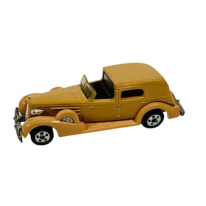 Vintage Hot Wheels 1935 Classic Caddy Cadillac 355 Classic Car Model Tan / Brown
