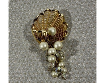 Clam Shell Brooch Pin with Pearl And Iridescence Stones Gold Toned Vintage Ocean