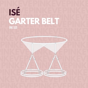 Puede incluir: Ligadura blanca para medias con una parte superior circular y dos correas ajustables. La ligadura tiene dos anillos circulares a cada lado. El texto "ISÉ GARTER BELT ONE SIZE" está impreso sobre un fondo rosa.