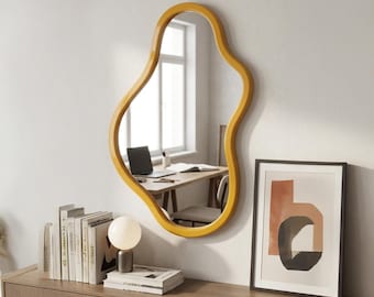 Gelber Abstrakter Wandspiegel Organische Form Modernes Dekor