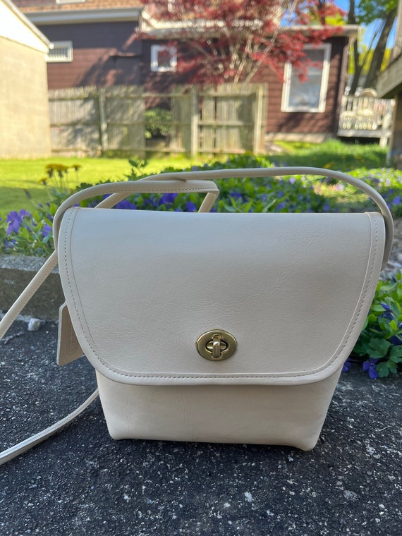 Vintage Coach Quincey Crossbody Leather Bag Ivory 